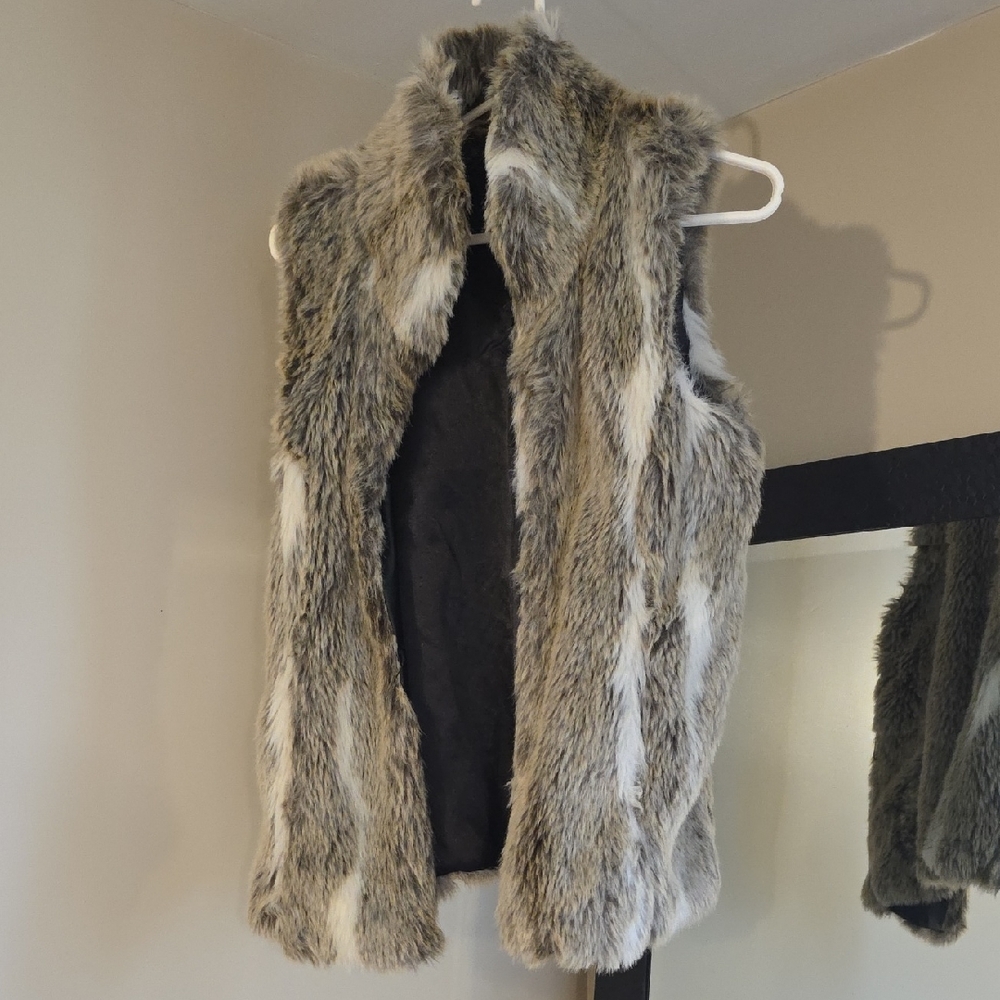 Only Women's Faux Fur Vest - Gray and White